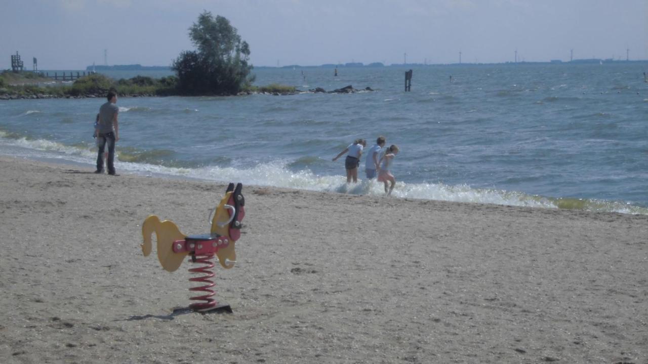 Vakantiepark t Urkerbos - Blokhutje Bagian luar foto