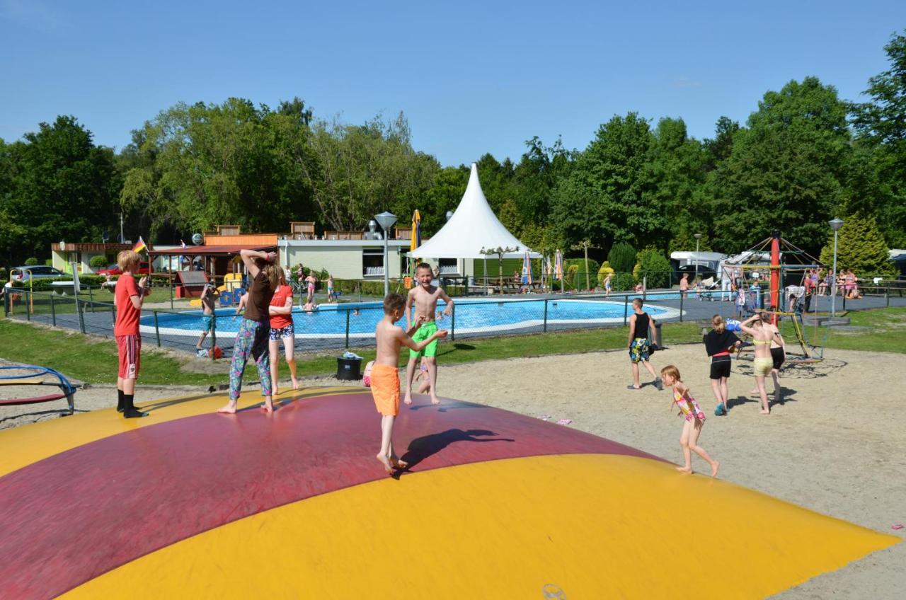Vakantiepark t Urkerbos - Blokhutje Bagian luar foto